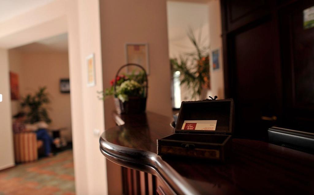 Zan Hotel Войняса Екстер'єр фото